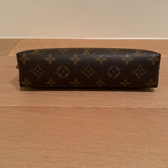 Louis Vuitton GM Cosmetic Pouch - Picture 2 of 12